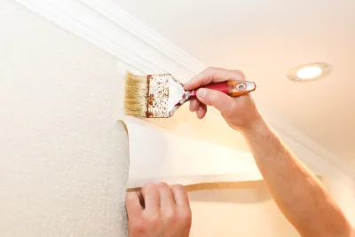 Pose de papier peint à Juvanzé — revêtements muraux et toiles de verre